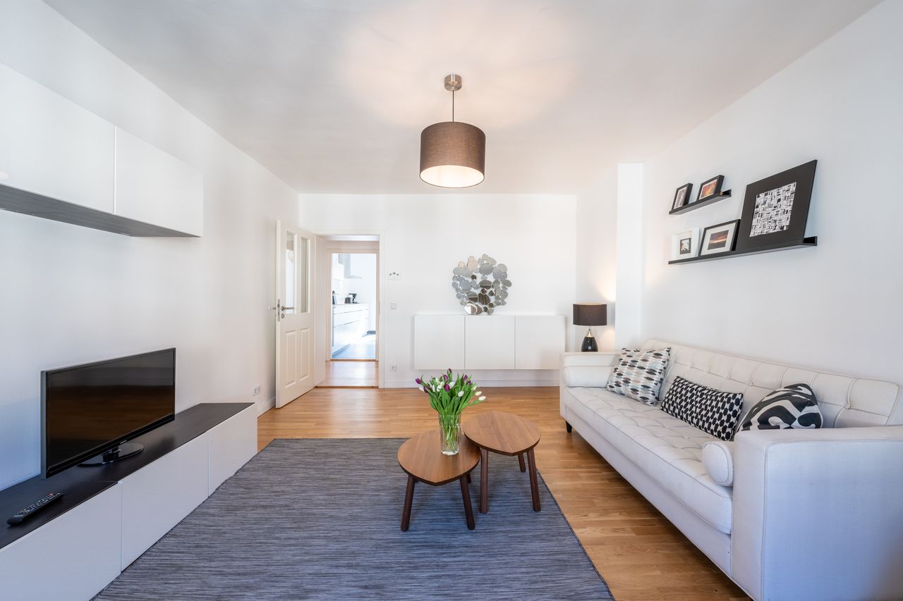 Bright Two Bedroom Apartment with Balcony in Berlin Mitte Rosa-Luxemburg-Platz