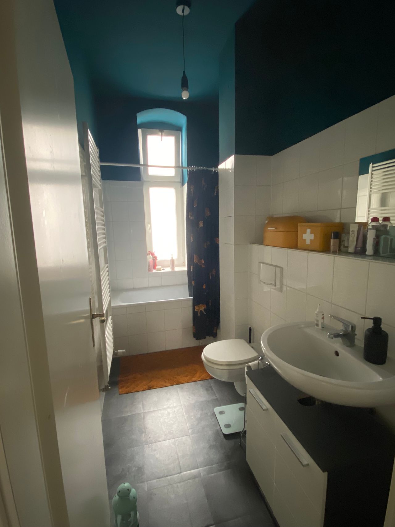 Sunny maisonette with separate workspace and open kitchen/living room
