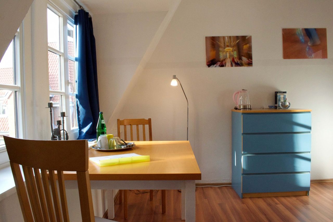 Room "Blaue Stube" with shared- bathrooms and kitchen in the historical "Sülfmeister Haus"
