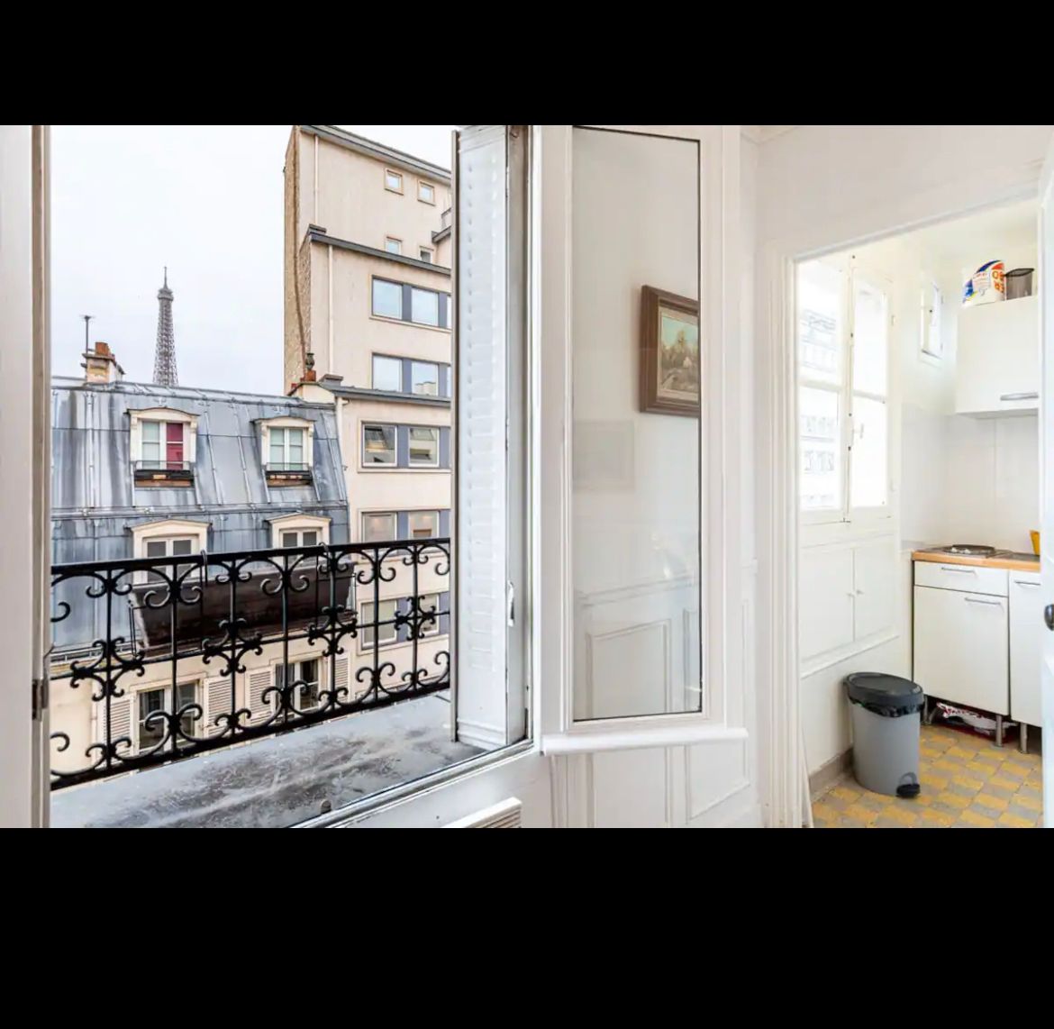 Beautiful apartment with view of the Eiffel Tower