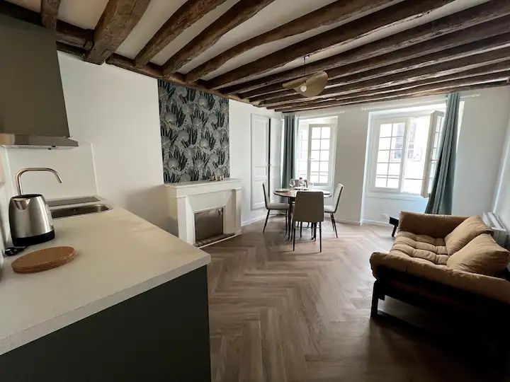 Elegant Parisian Studio in the Heart of the 5th Arrondissement with Charm and Convenience!