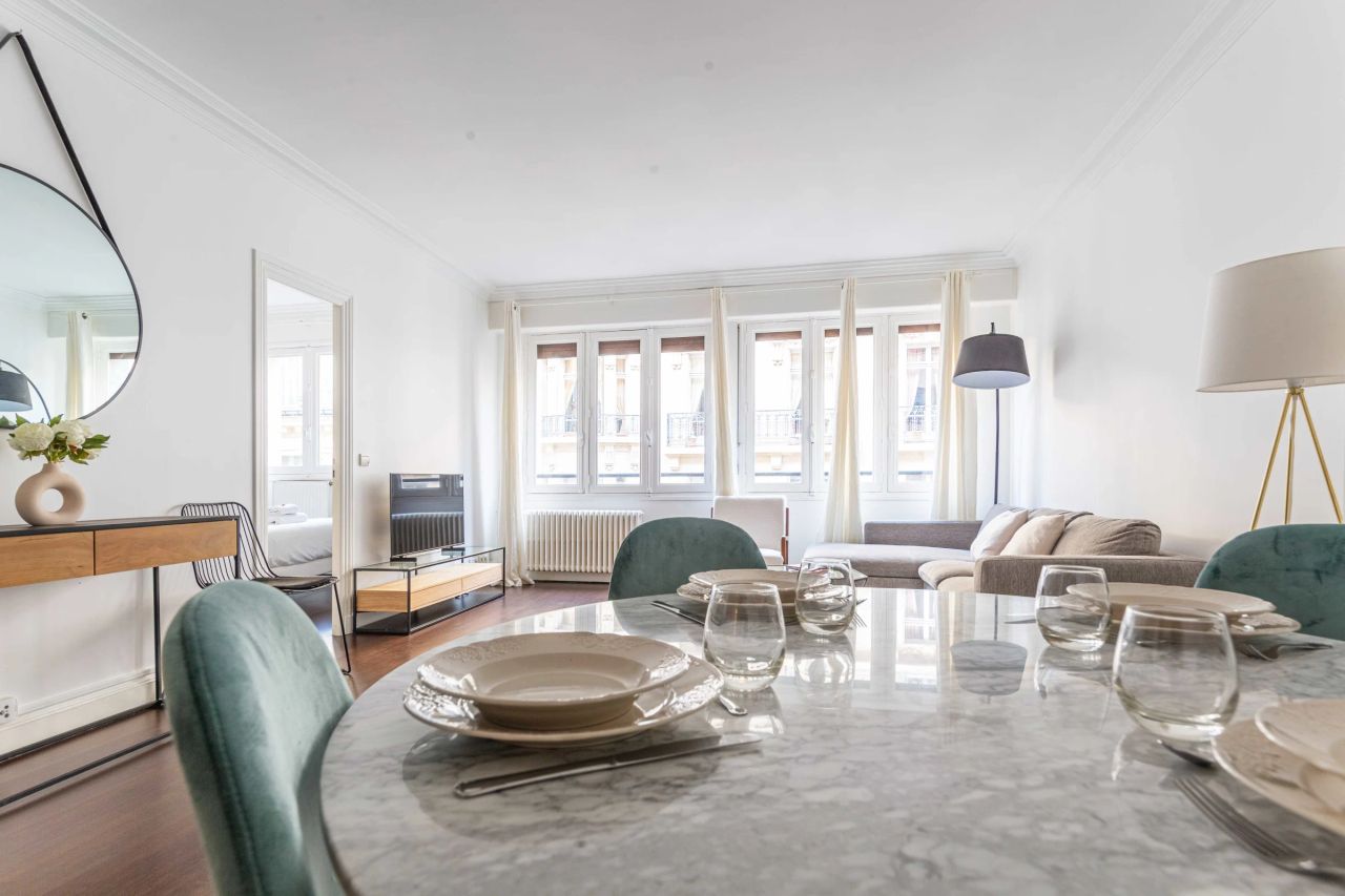 Stylish 1-Bedroom Apartment in the Heart of the 16th Arrondissement