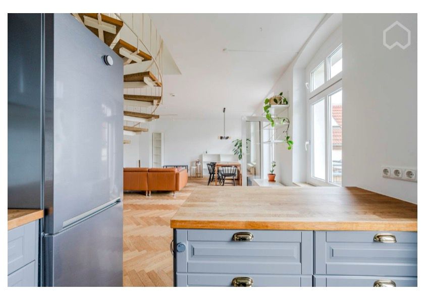 Light-Filled Furnished 3-Piece Flat in Prime Mitte Location