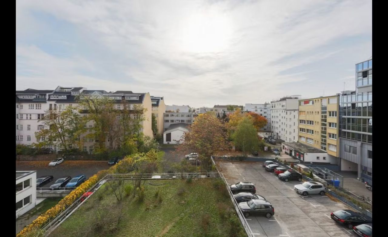 Lovely cozy room in Bismarckstraße with balcony in Berlin