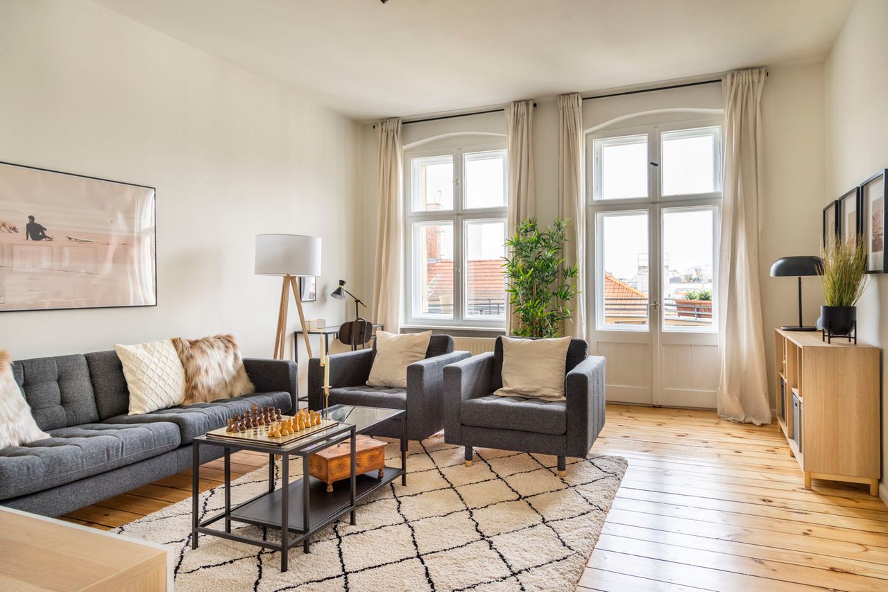 Classic apartment in one of Berlins old historical buildings in Mitte