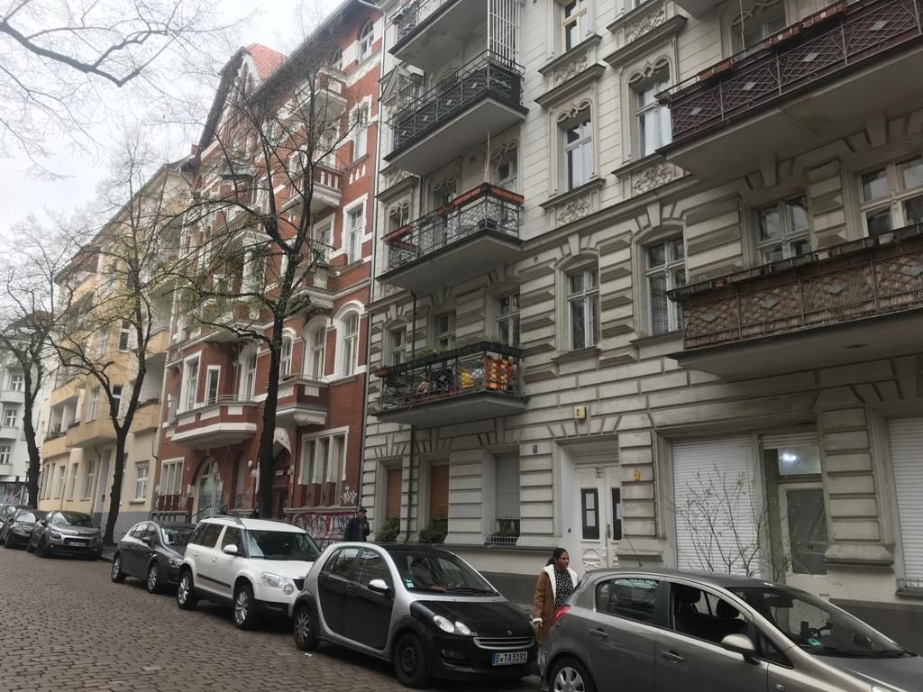 **SHORT TERM** (16 DAYS) 28.08 - 12.09 - LOVELY 2 ROOM FLAT - U RATHAUS NEUKÖLLN