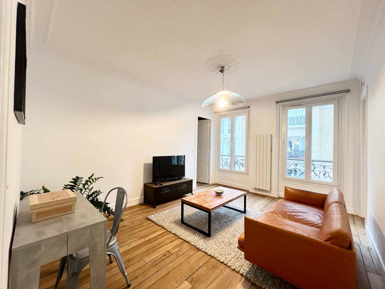 A Charming 3-Room Apartment in the Heart of the 11th Arrondissement - Newly Renovated with Style