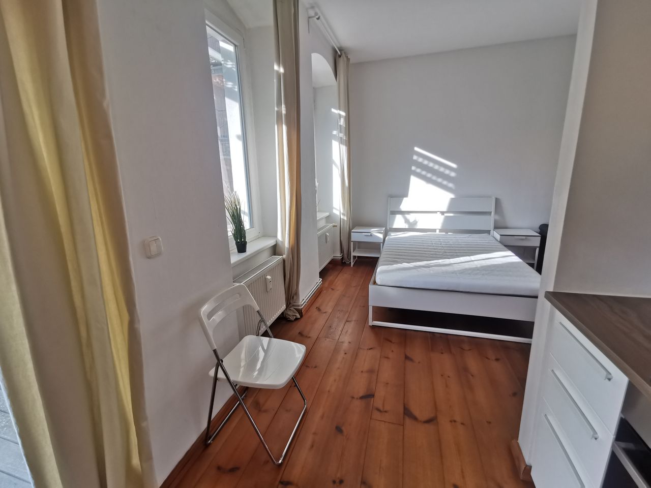 1 room apartment (fully furnished) in a quiet street next to the river