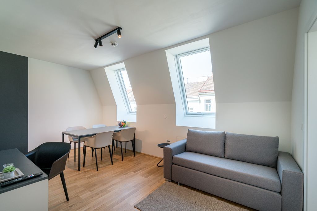 Versatile Viennese Altbau Apartment nearby the Vienna Exhibition Center with Space for Four