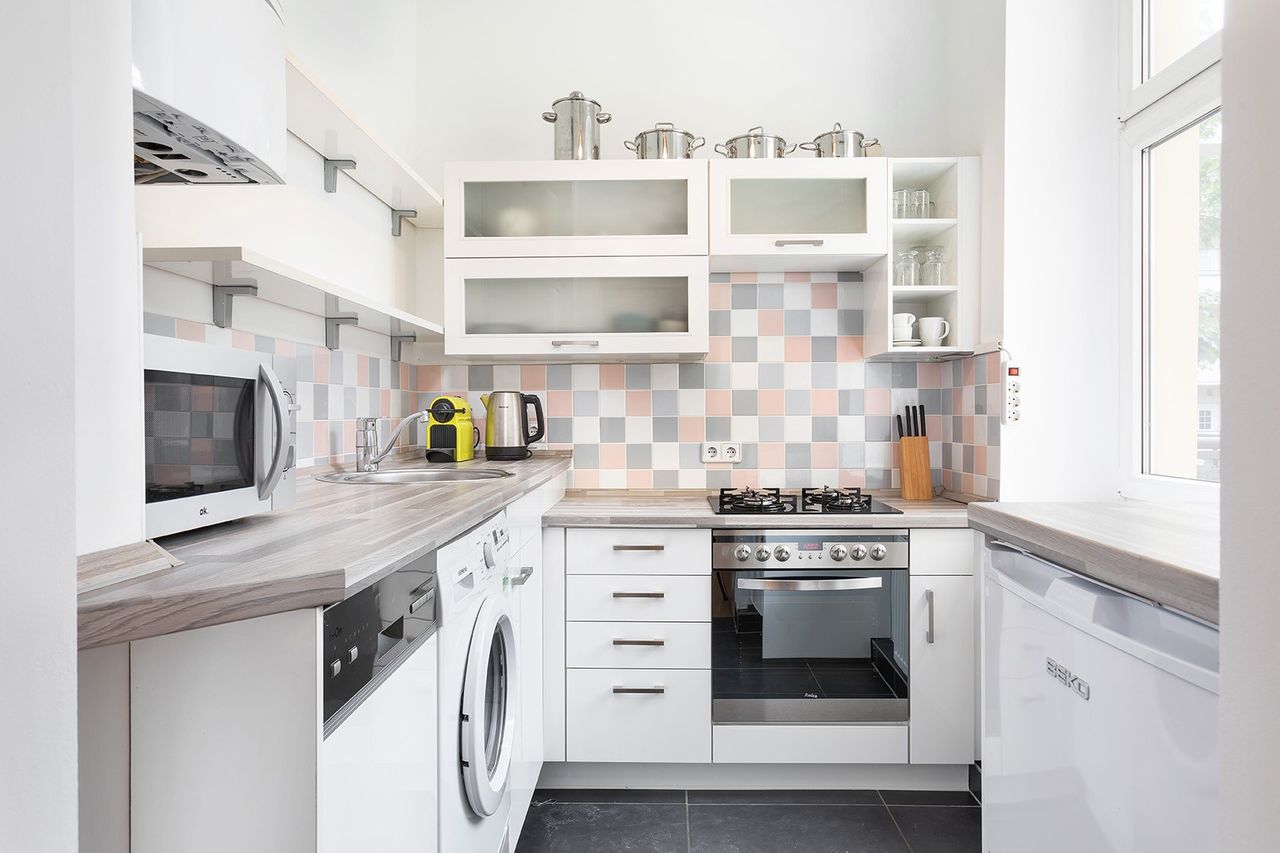 Newly renovated spacious 2 room apartment in Prenzlauer Berg
