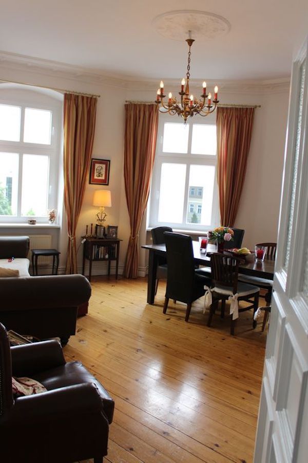 Spacious and charming centrally located Altbau apartment