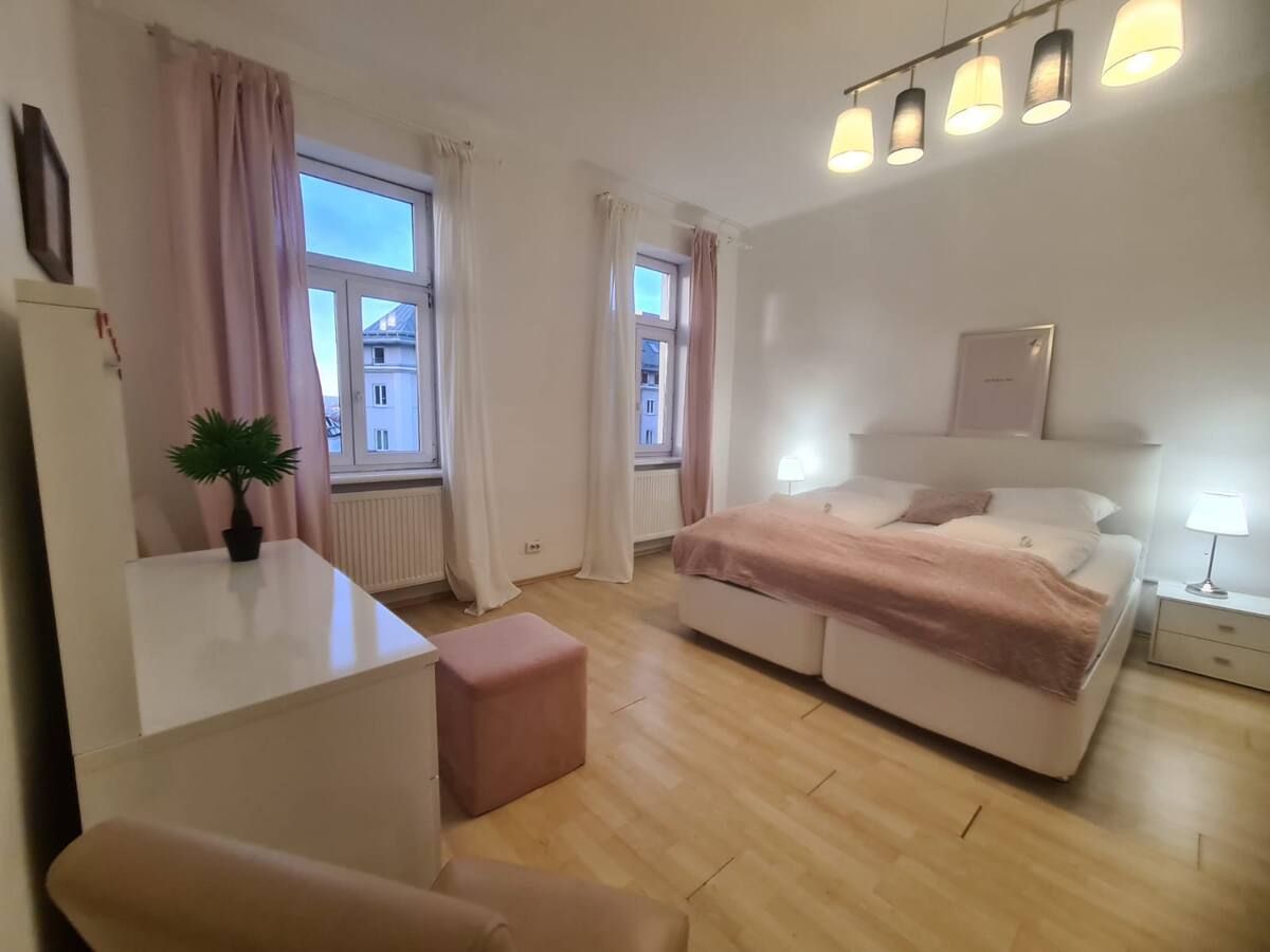 Nice room for rent; Matzleinsdorfer train station nearby