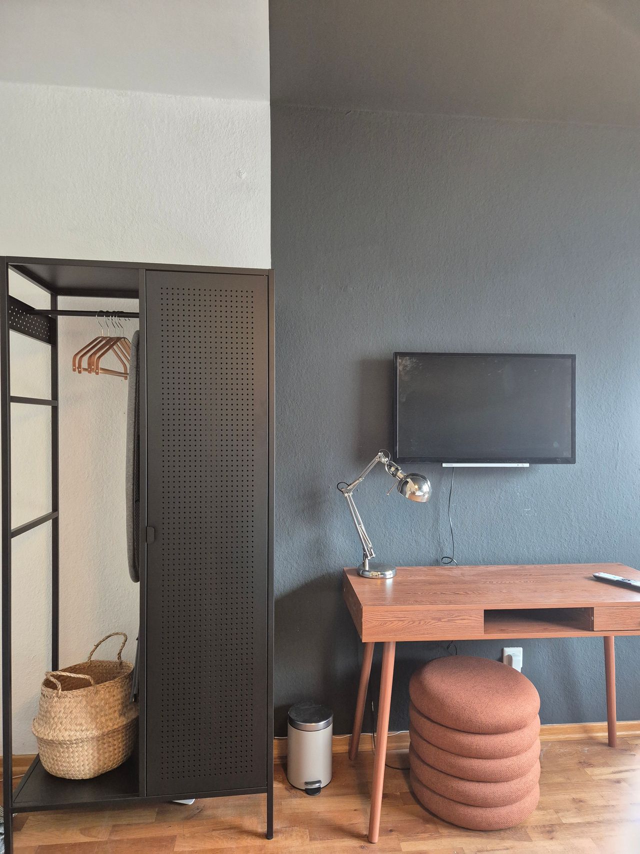 DESIGNER STUDIO APARTMENT IN MEDIENHAFEN DÜSSELDORF