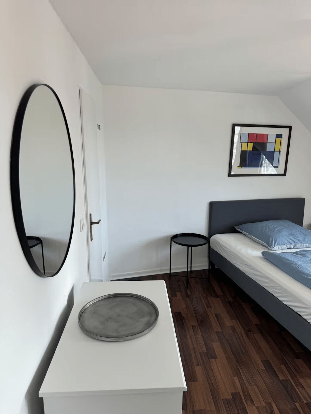 Stylish 3-Bedroom Apartment in Central Düsseldorf