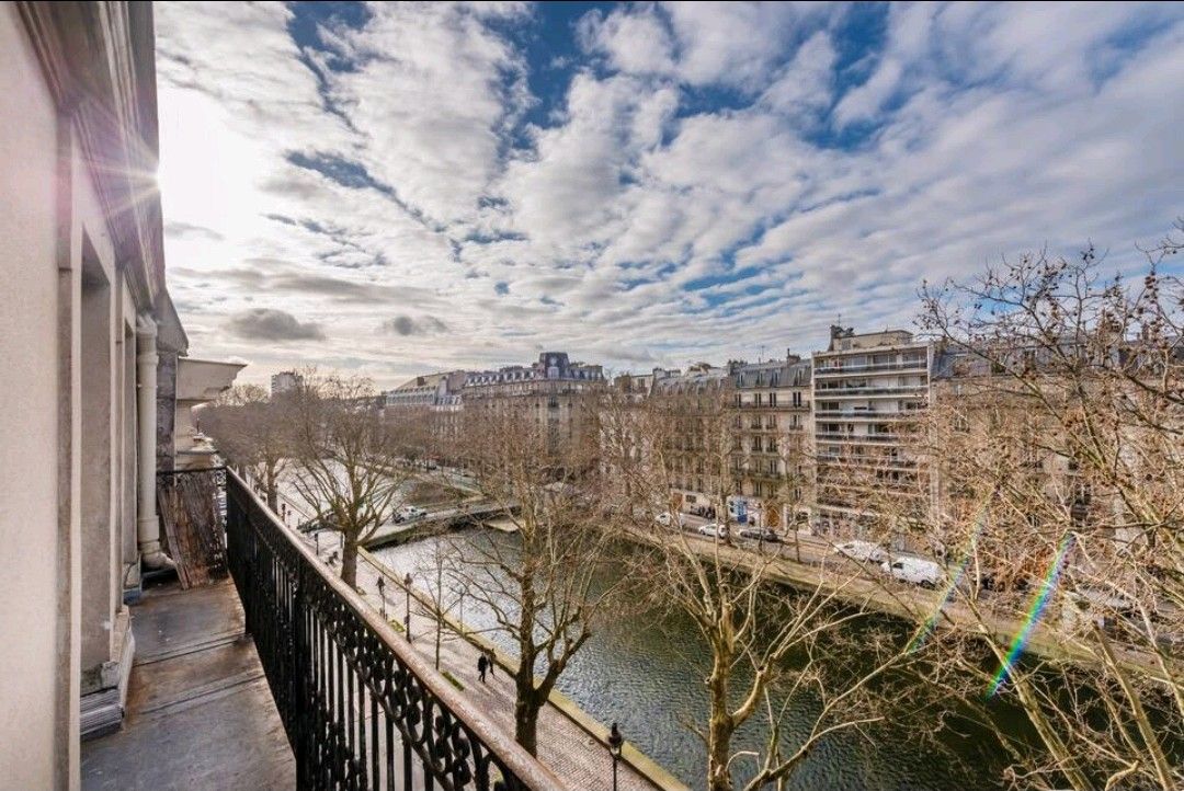 Stunning apartment with balcony on canal Saint-Martin