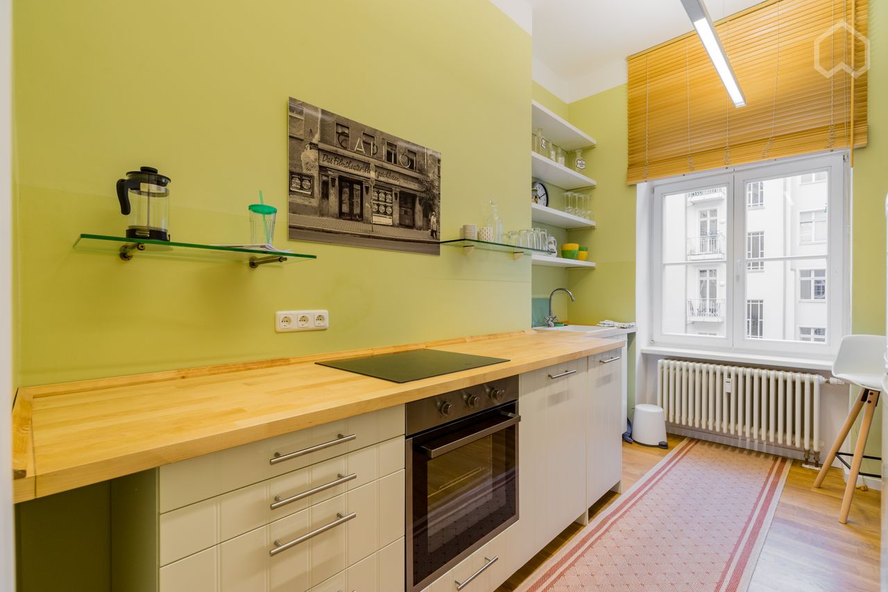 Apartment in best, quiet location - in the middle of Prenzlauer Berg with balcony and elevator directly to the apartment