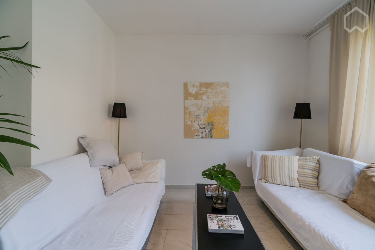 Top Location modern newly renovated 1 Bedroom Apartment