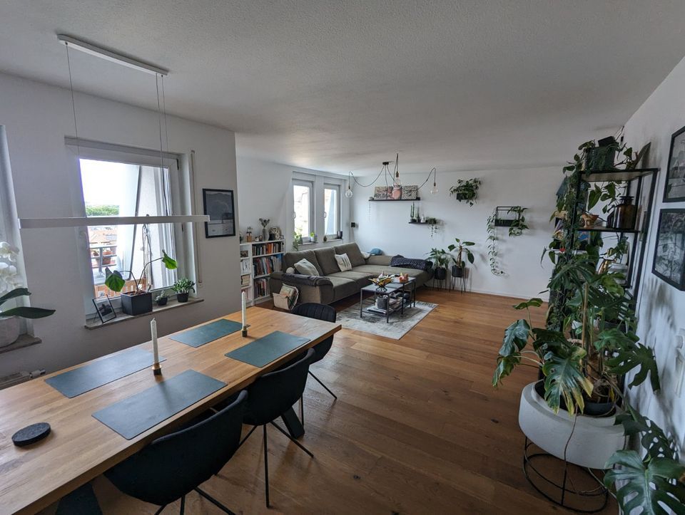 Bright, furnished temporary apartment in Stuttgart Mitte with garage