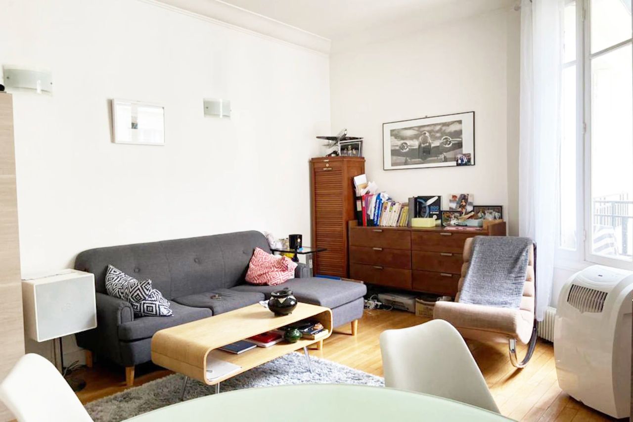 Ideally located flat, perfect pied-à-terre for any professional or student looking for accommodation.