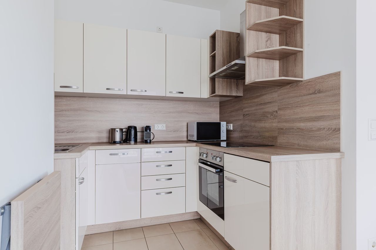 1 BR Mitte, elevator & w/d, nr landmarks