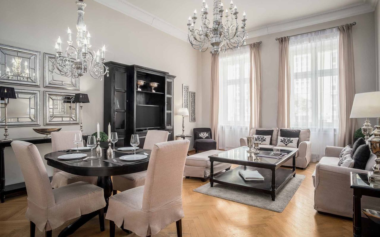 Luxuriously furnished 2-bedroom apartment