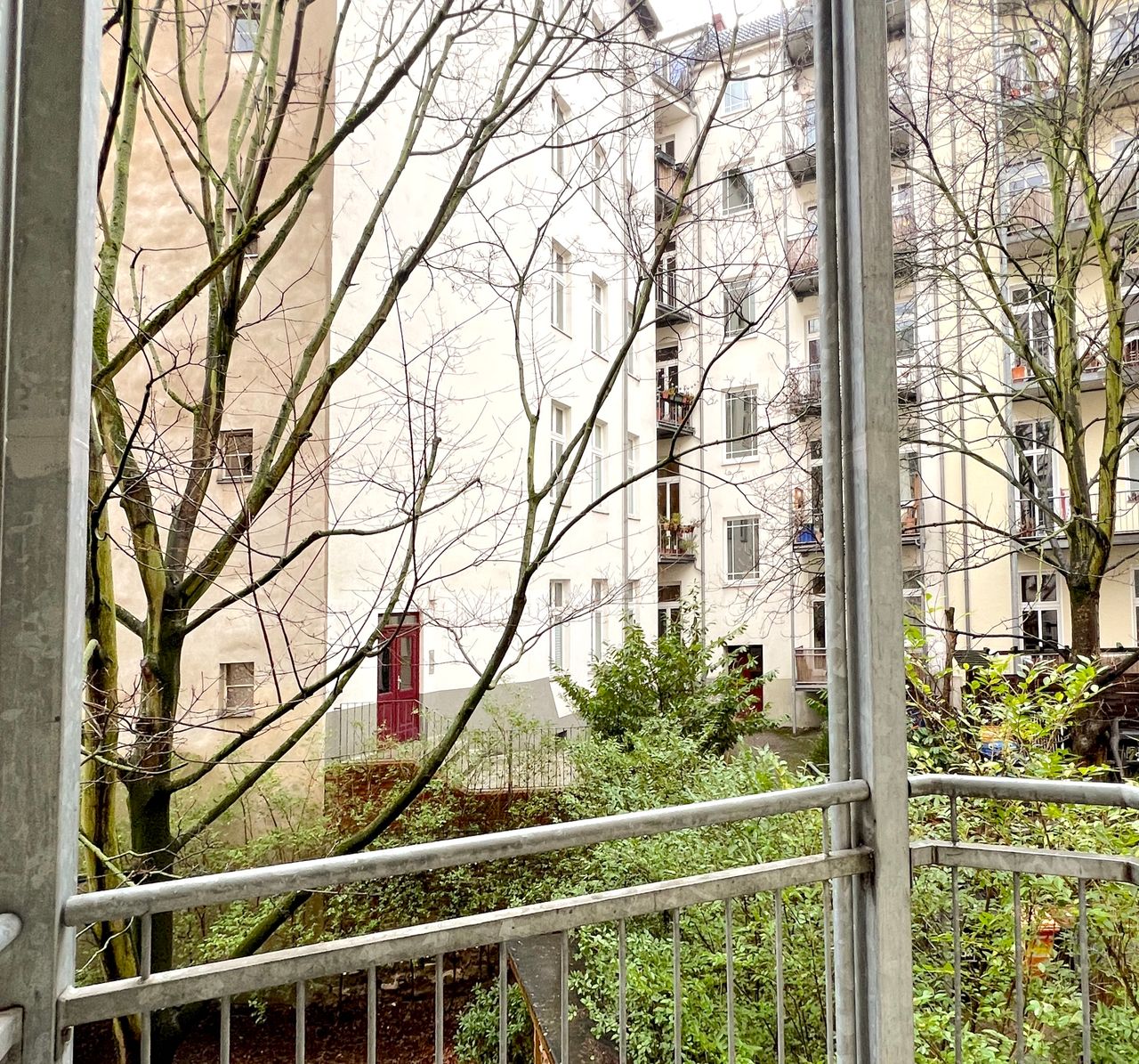 Spacious living room & cosy bedroom flat (Mitte/Weinbergspark)