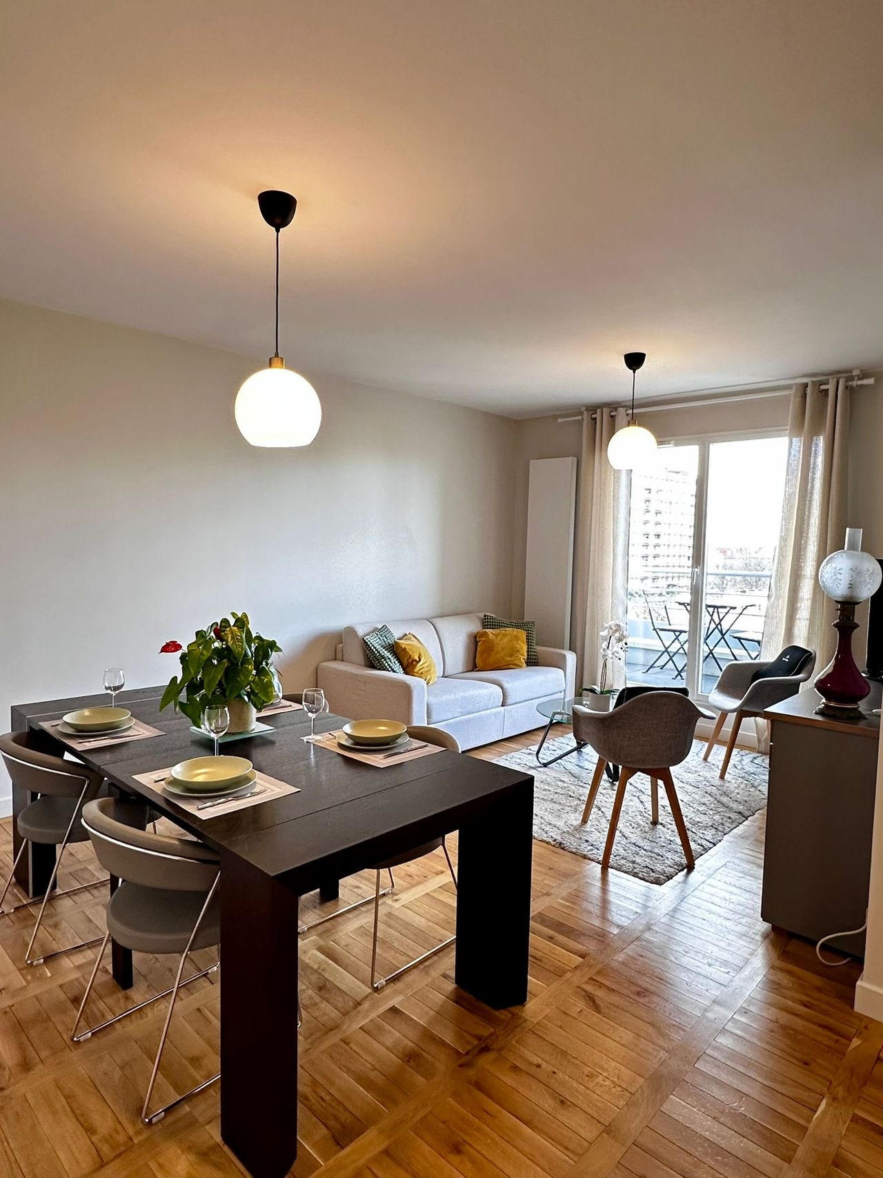 New and carefully furnished three-room apartment with a wonderful view of Paris
