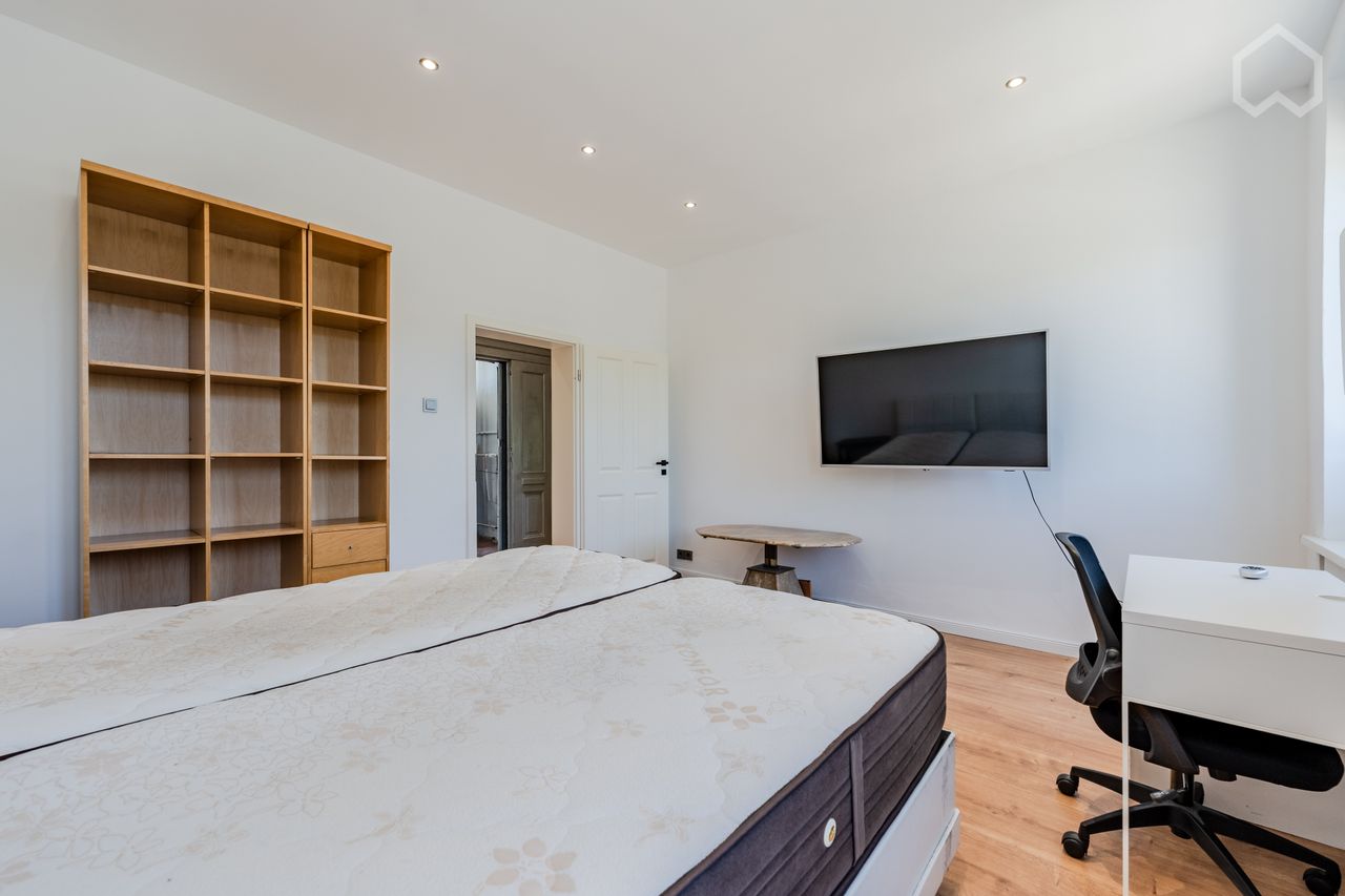 Loft Charm in a Historic Railway Building – Stylish Apartment in Berlin-Marienfelde