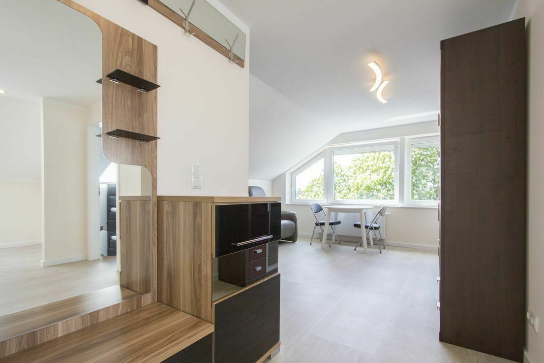 Furnished designer apartment in optimal traffic location