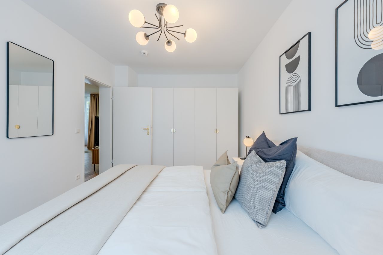 Bright & minimalist 1-bedroom apartment with balcony in Steglitz