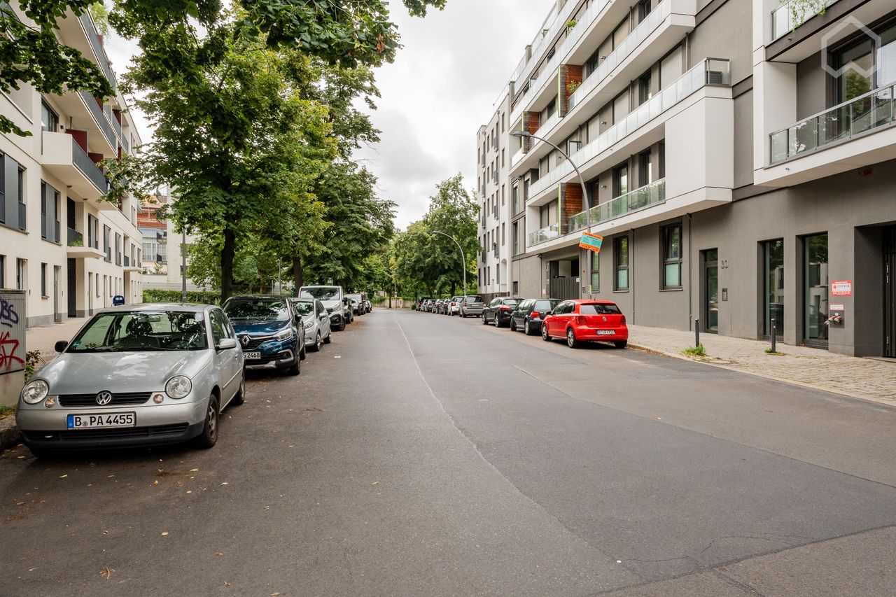 Bright and elegant modern apartment in the centre of Berlin with Balcony, Elevator, private carpark