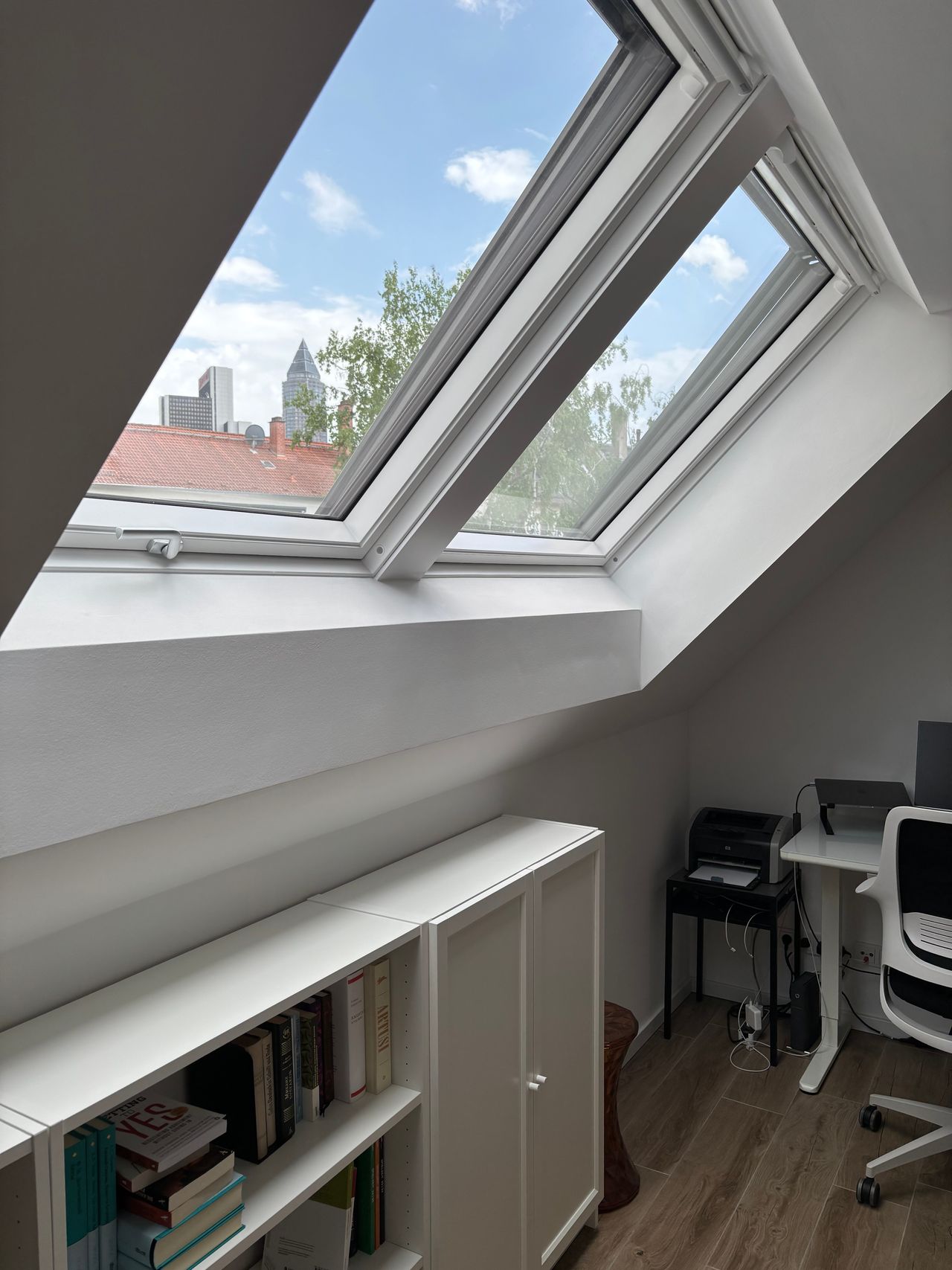 Fashionable apartment close to the city center of Frankfurt (incl. underground parking)