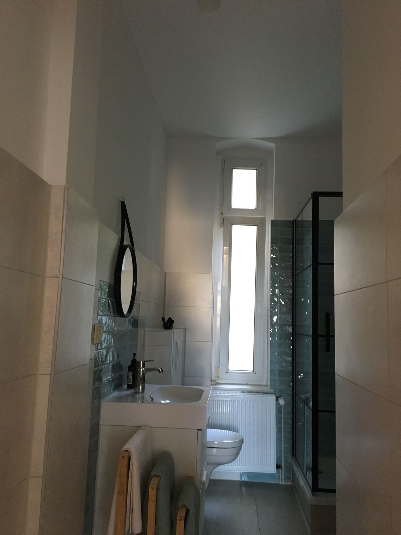 newly furnished 3 room apartment with large kitchen
