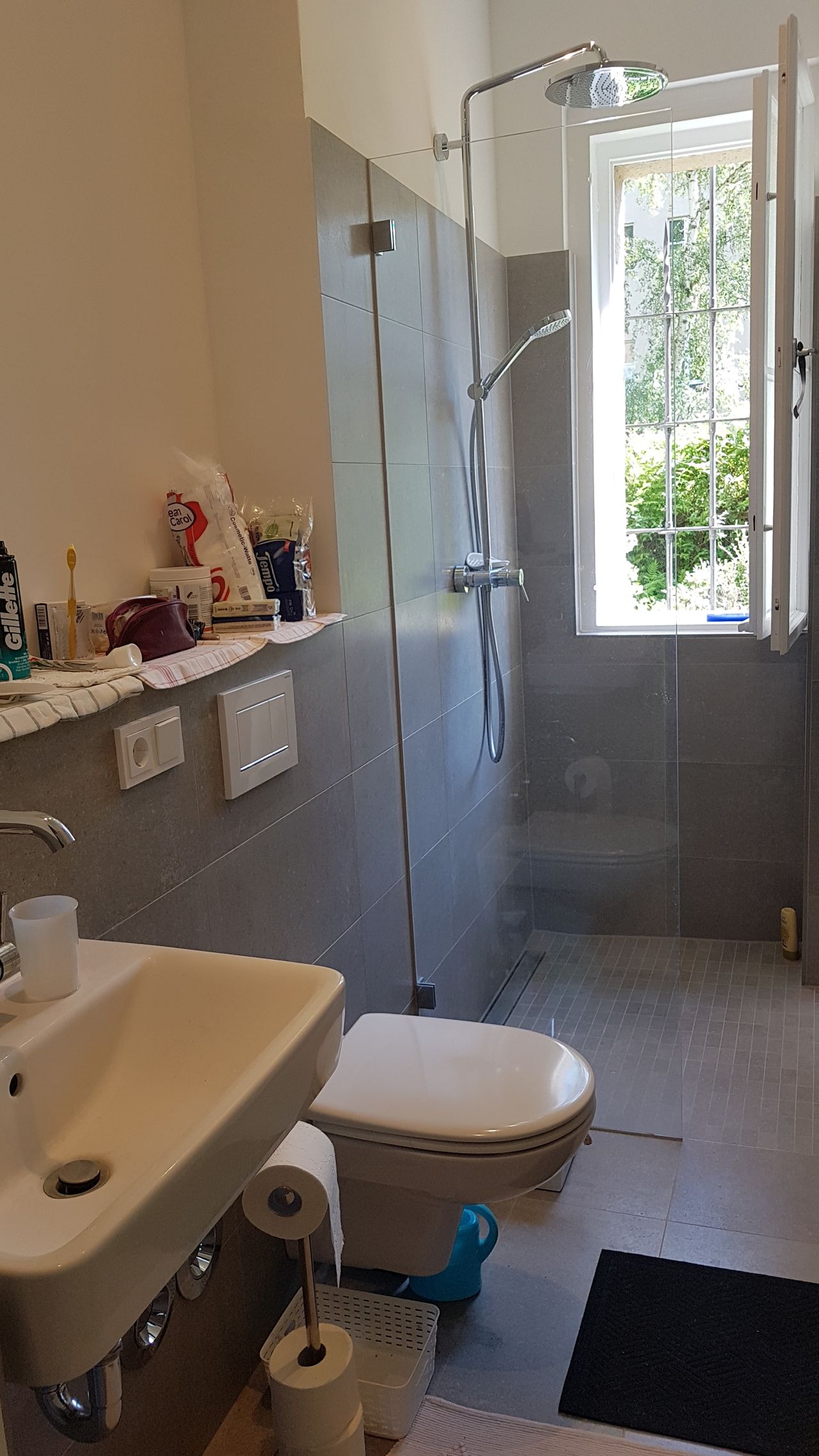 Modern & neat flat close to park