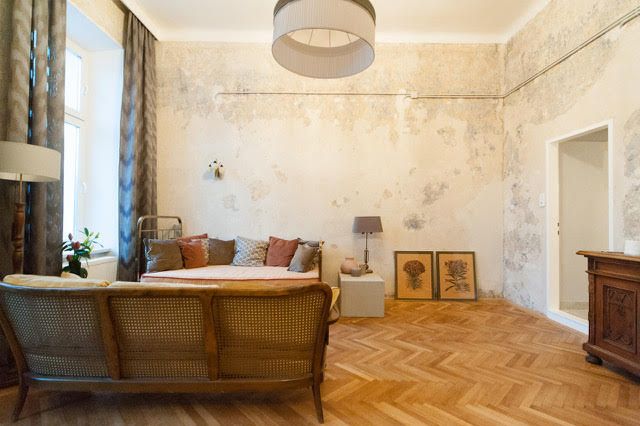 Apartment in an old Viennese building in the 2nd district