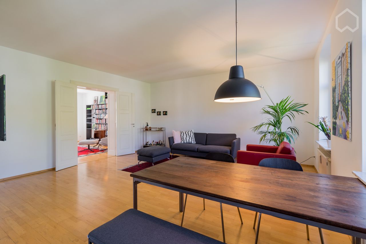 Spacious 3-room apartment with 2 bathrooms in the heart of Mitte