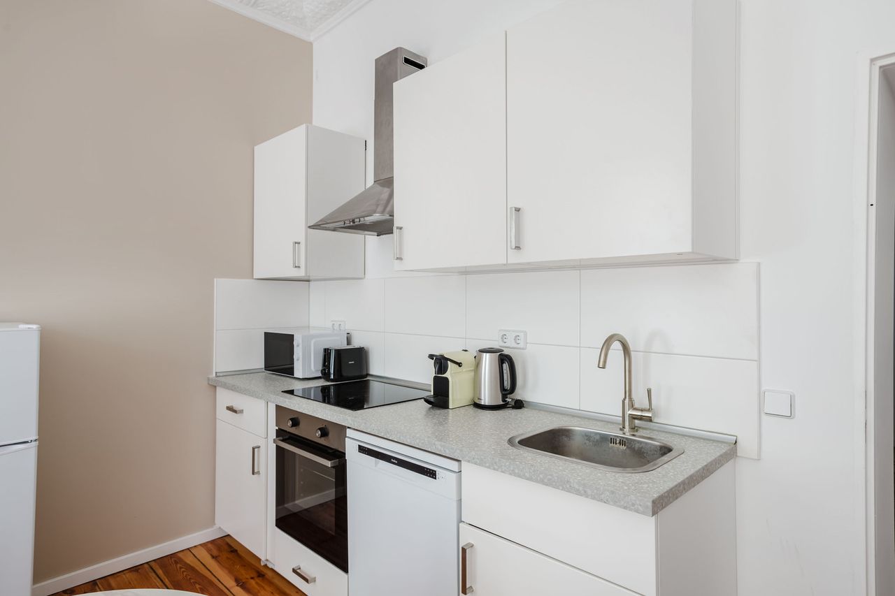 Luxe Kreuzberg 1BR, Move-In-Ready w/ Furniture