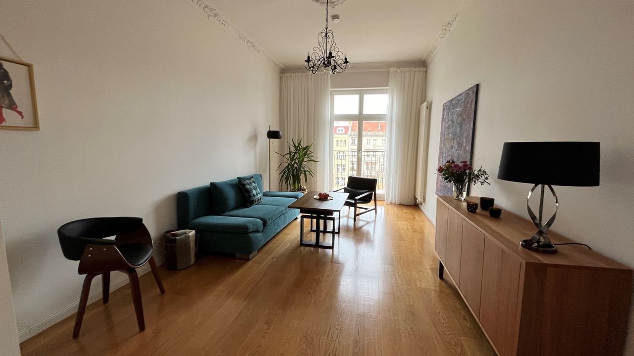 Fully furnished, modern 2-room apartment with balcony, in a well-kept front building, conveniently located near Schönhauser Allee