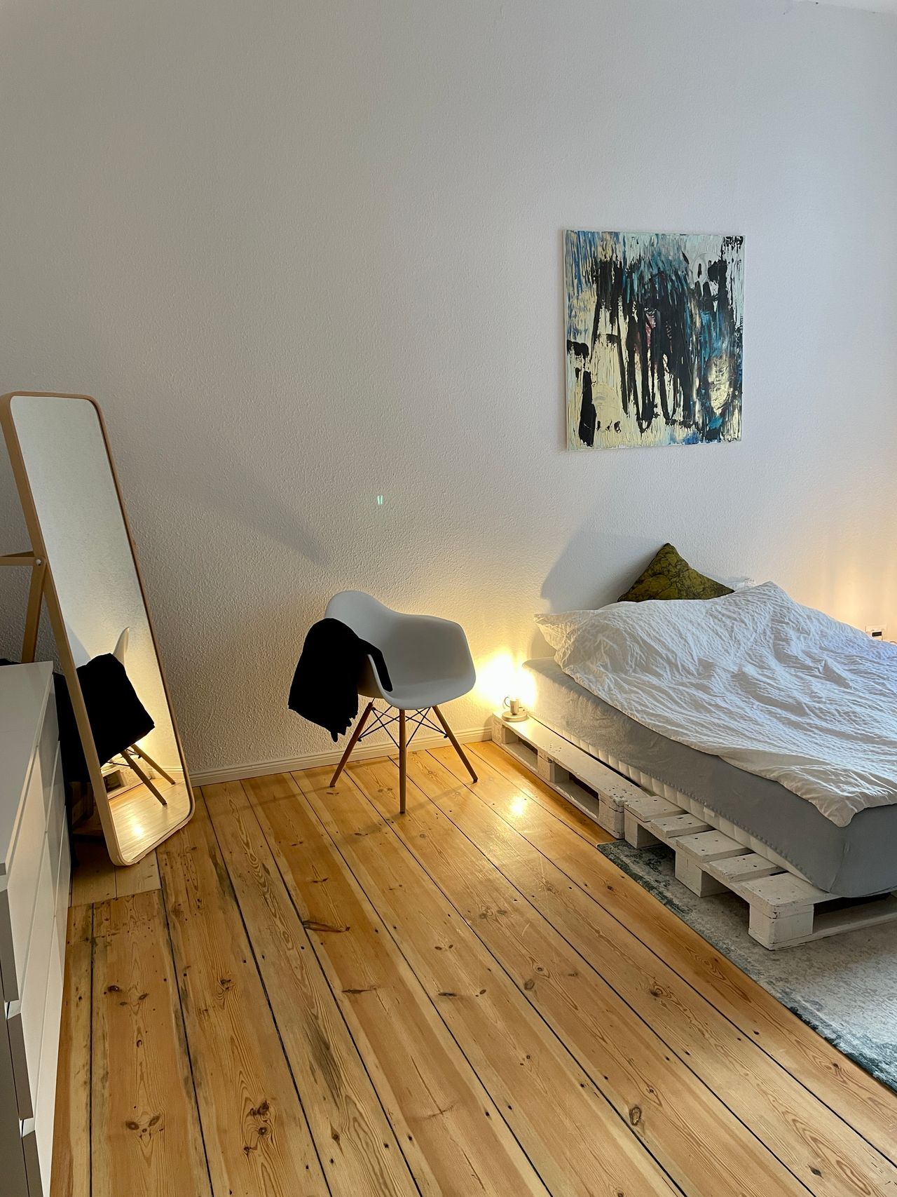 Sunny, modern "Altbau" apartment in prime location