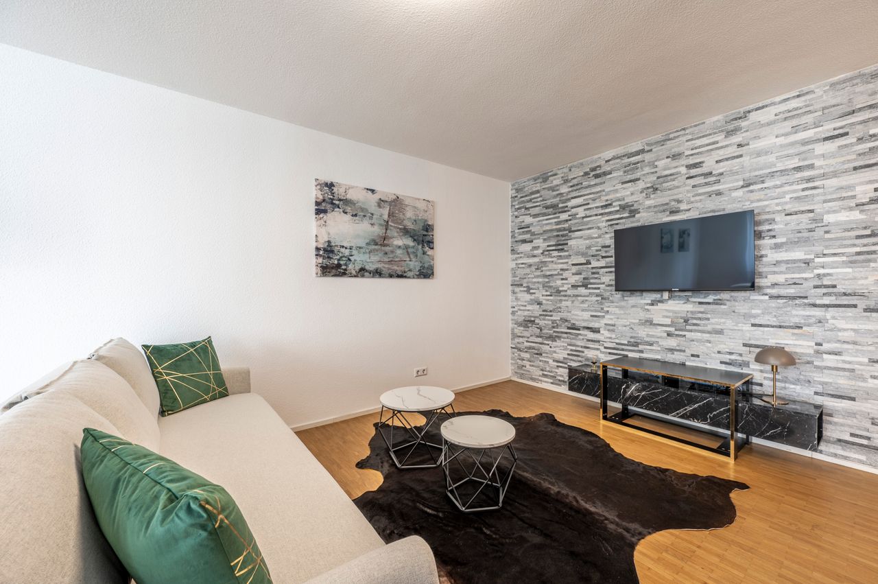 EXQUIS 2BR Design Apartment LOUIS I Parking I Balcony I Mercedes-Benz I Family-friendly