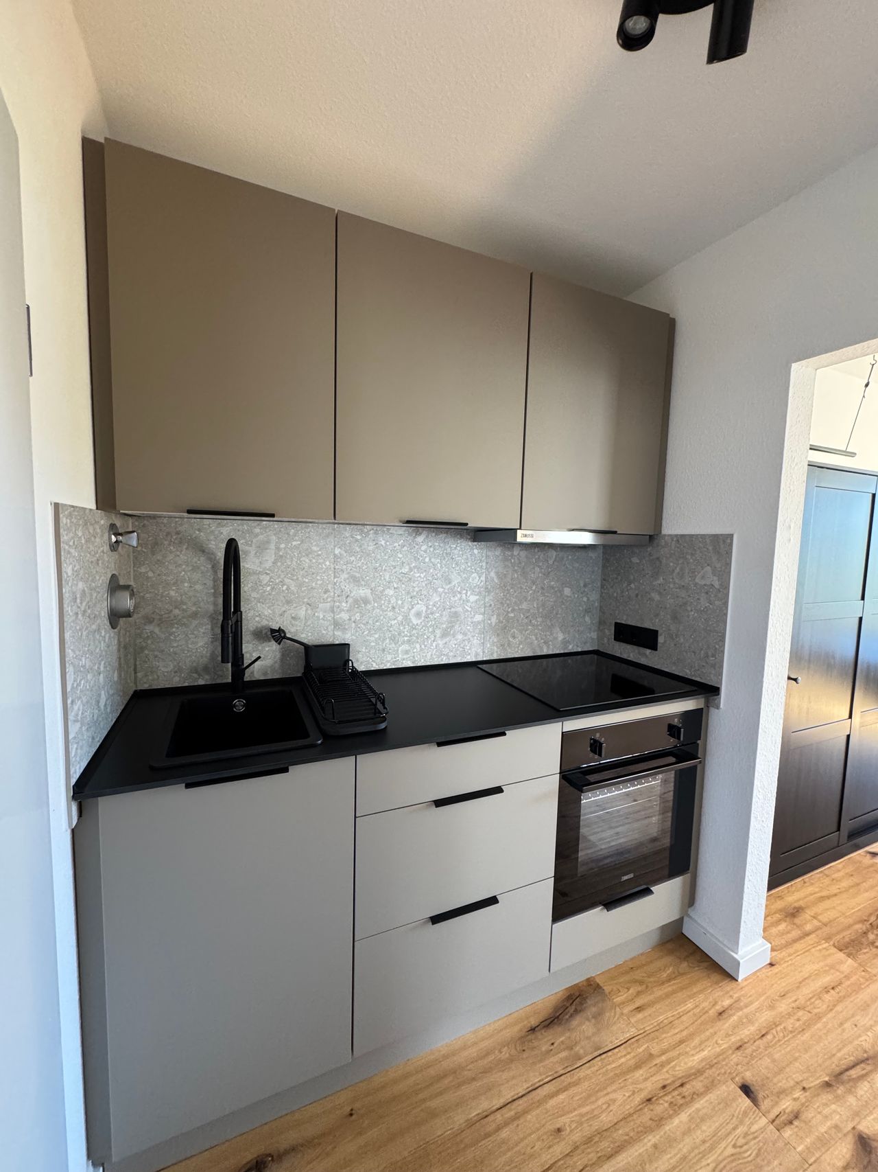 Fully Furnished 1-Room Apartment in Prime Location – All-Inclusive –