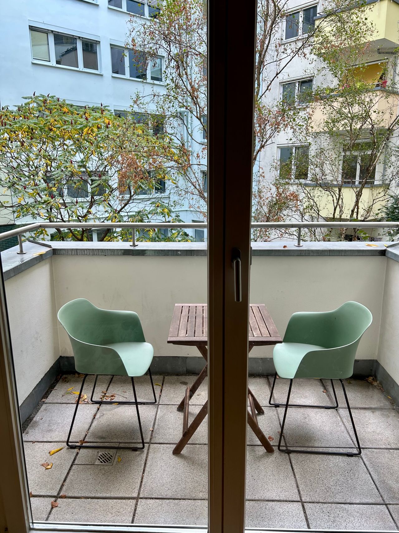 Cozy Apartment by Checkpoint Charlie with Balcony
