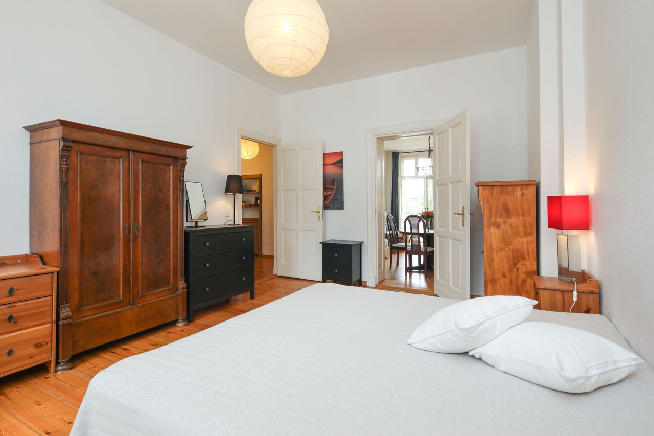 Light-flooded 2 room apartment directly on Landwehrkanal in Kreuzberg