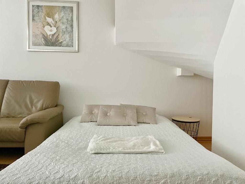 90 m2 Donau City Maisonette with Free Parking