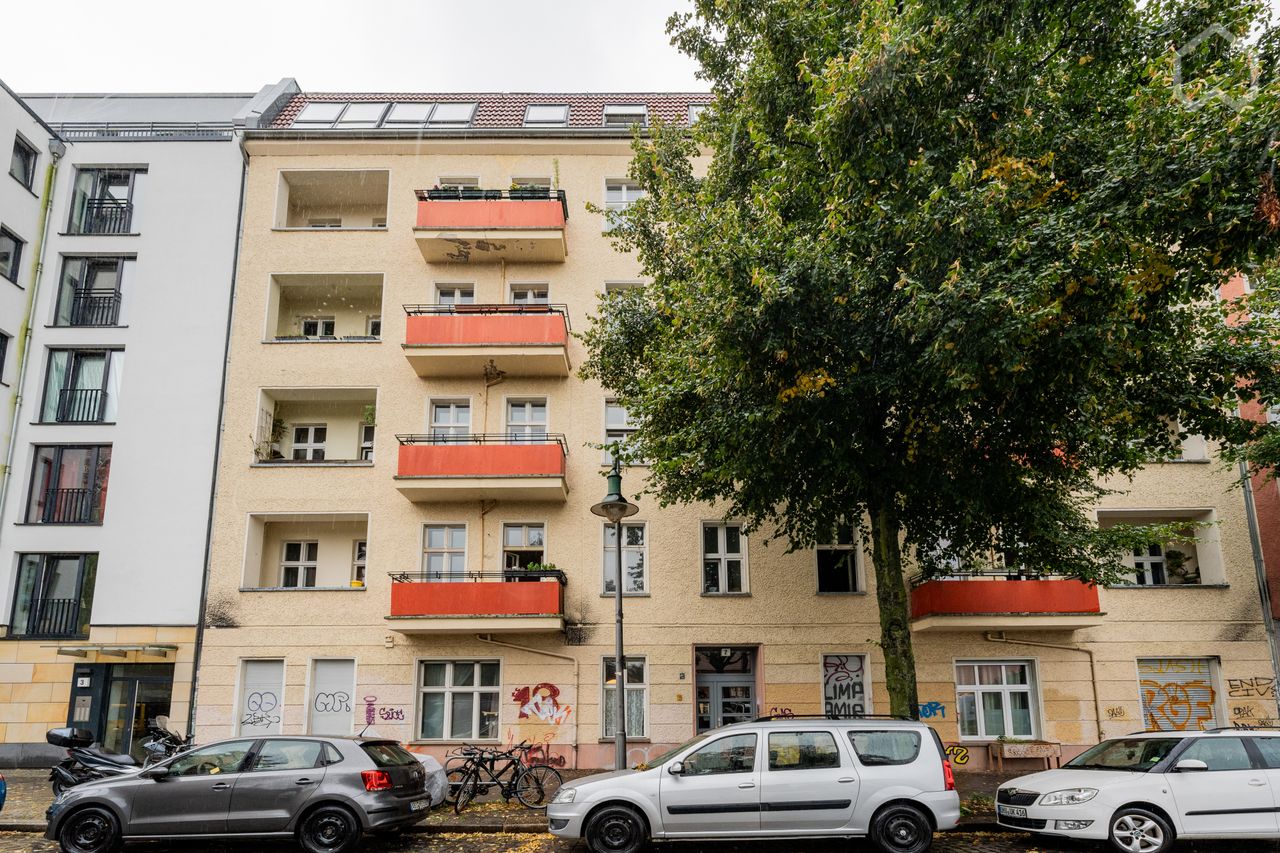 Charming Old Building Apartment in Friedrichshain with Modern Features and Spacious Living Area