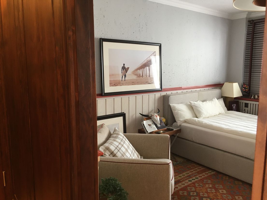 Extraordinary apartment with individual character in Mitte with good transport connections