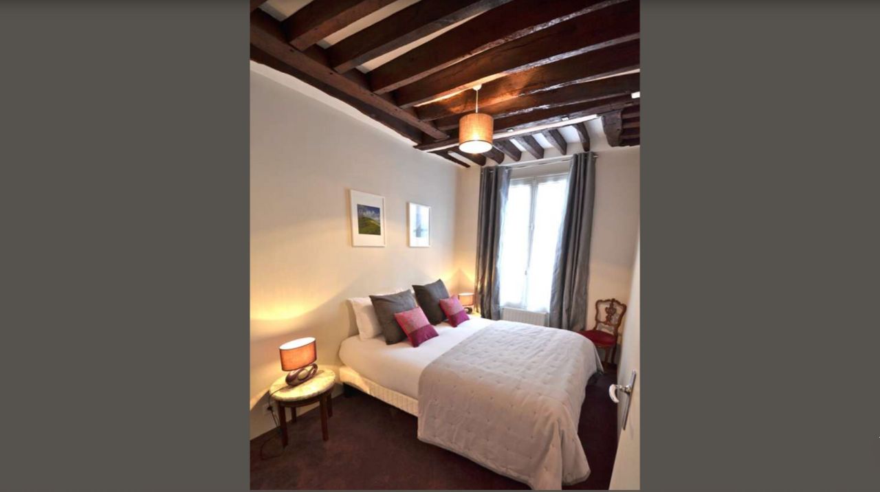 Stylish 3-Bedroom Apartment in Historic Hôtel de Savourny