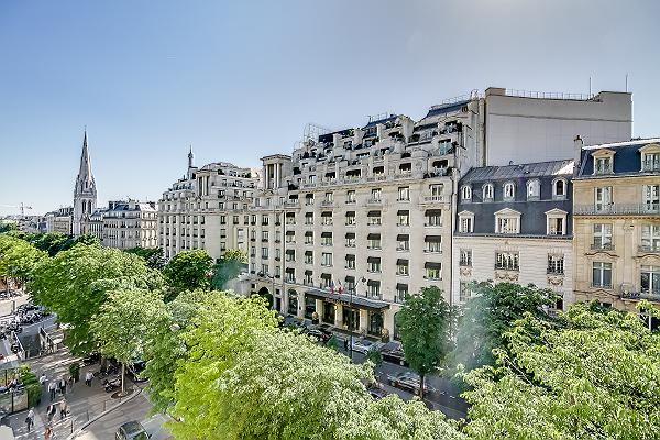 1-bedroom located in the golden triangle of Paris