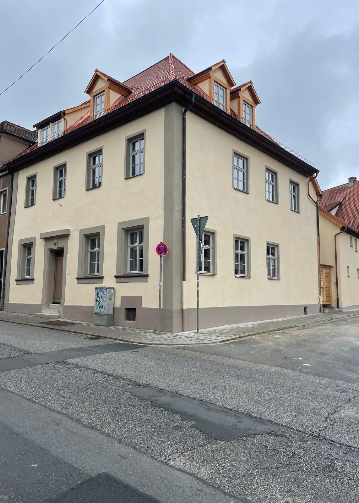 Spacious 2.5-room apartment (1st floor), contract with extension option, first occupancy, fully furnished, central, old town of Erlangen (price incl. 7 % VAT)