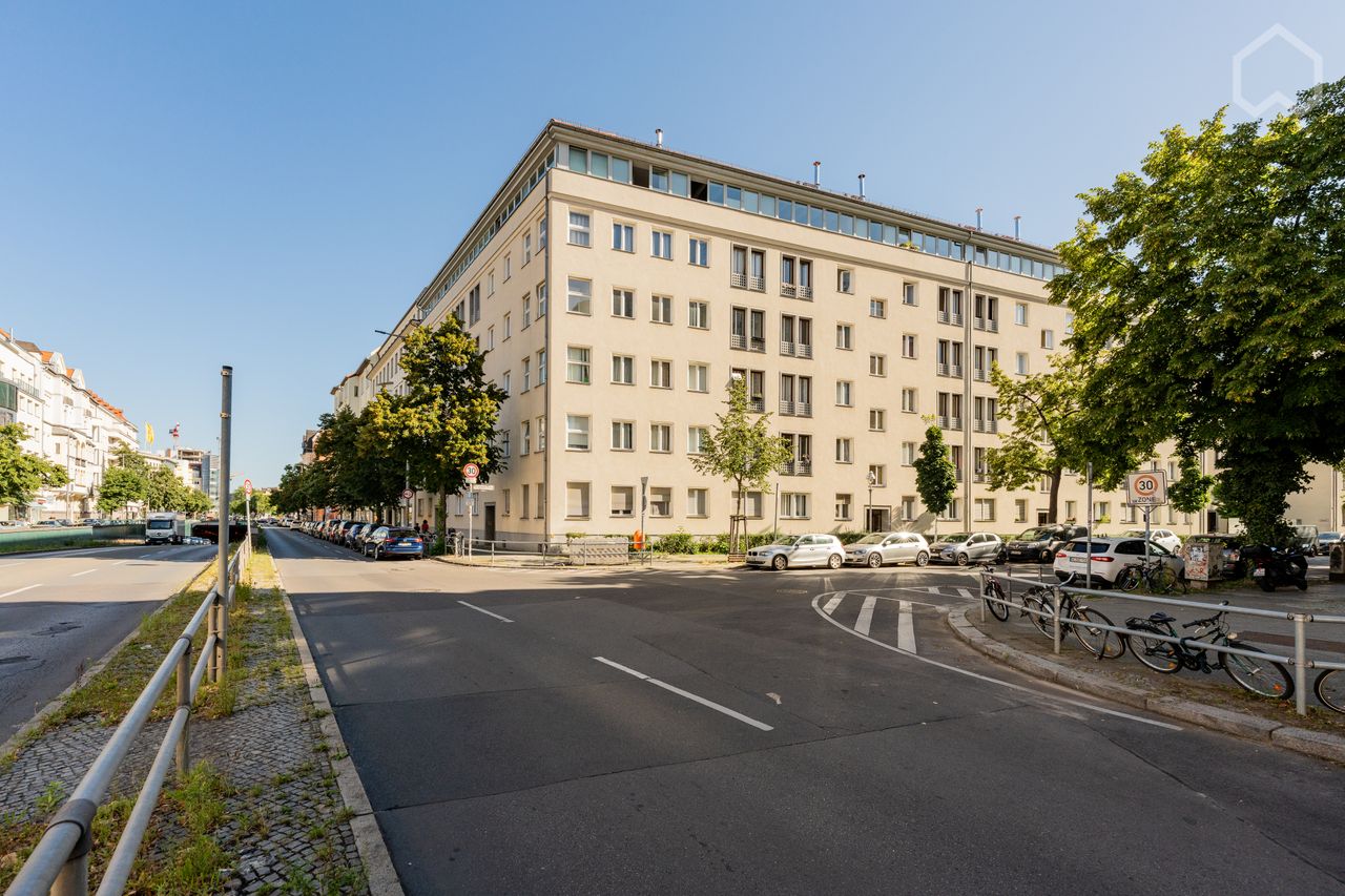 Renovated furnished Penthouse 3 minutes walk to Kurfürstendamm